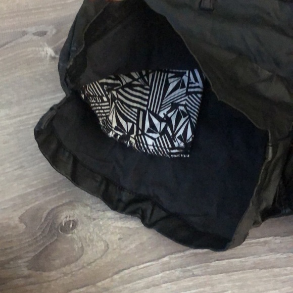 Volcom Shorts - Picture 3 of 5